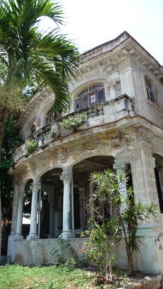 an old building with palm trees in front of it and the words abandoned pictures are here