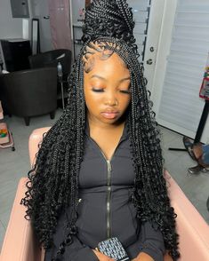 17 Stunning Fulani Braids Hairstyles - Her Darling Life Black Knotless Braids With Curls, Black And Blonde Knotless, Black And Blonde Knotless Braids, Cute Fulani Braids, Black Knotless Braids, Curly Crochet Styles, Black Knotless, Knotless Braids With Curls, Blonde Knotless Braids