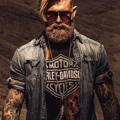 Josh Mario John, Outfit Biker, Beard King, Street Style Vintage, Male Style, Beard Lover, Great Beards, Beard Love, Beard Tattoo