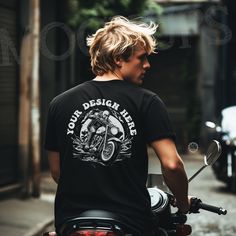 Black Graphic T-shirt For Motorcycling, Casual Motorcycle T-shirt With Custom Print, Black Graphic Print T-shirt For Motorcycling, Casual T-shirt With Custom Print For Biker Events, Casual Black T-shirt For Biker Events, Biker Black T-shirt With Graphic Print, Black Biker T-shirt With Graphic Print, Biker Style Short Sleeve T-shirt For Motorcycling, Moto Style Short Sleeve T-shirt For Motorcycling