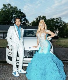 Turquoise Prom Couple, Teal Prom Couple, Custom Prom Suits, Prom Ideas Black Couples, Prom Colors For Couples, Prom Color Ideas, Hood Prom, Diamond Prom Dresses