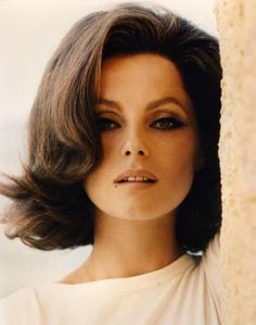 Virna Lisi, 1960s Hair, 60s Hair, Italian Beauty, Italian Actress, Rita Hayworth, Retro Hairstyles, Look Vintage