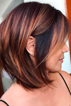 Angled Hair, Wedge Haircut, Golden Brown Hair, Hair Color Caramel, Peinados Fáciles Para Cabello Corto, Haircut And Color, Hair Color And Cut