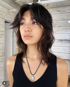 Dark Brown Shaggy Hair, Shaggy Short Hair Grunge, Curtain Bangs Mullet, Shag Round Face, Brunette Mullet, Mullet Without Bangs, Black Shaggy Hair, Shag Haircut Without Bangs, Asian Layered Hair