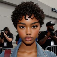 Round Face Black Women, Female Model Face, Glamour Makeup Looks, Queen Woman, Big Lips Natural, Natural Hair Short Cuts, Diamond Face Shape, Diamond Face, Long Natural Hair