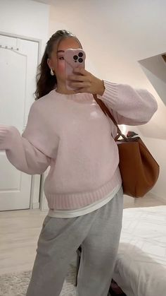 Pink And Grey Outfit, Pink Sweatshirt Outfit, Looks Pinterest, Uni Outfits, Cute Everyday Outfits, Cute Simple Outfits, Basic Outfits