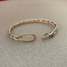 Braided Bracelet Braided Bracelet, Braiding Hair, Wire Bracelet, Gold Wire, Braided Bracelets, Jewelry Diy, Wire Wrapped Jewelry, Silver Wire, Wire Jewelry