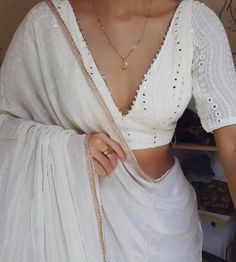 White Saree Ideas For Farewell, White Blouse And Saree, Off White Blouse With Saree, Blouse Design Aesthetic, White Blouse Ideas For Saree, White Blouses For Saree, Aesthetic Blouse Design For Lehenga, White Blouse For Saree, Off White Blouse Designs For Saree