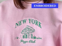 Cozy New York embroidered sweatshirt with Pizza Club design created by us. Field Trip Apparel sweatshirts are high quality with a classic fit in UNISEX sizes. These are perfect to show off your love of cities, national parks (etc) and make perfect gifts for loved ones. Choose your normal size for a fitted look or go up a size for a looser, more comfy fit! 🔹 MATERIAL 🔹 - 50/50 cotton blend - Pre-shrunk, classic fit sweatshirt - 1x1 rib with spandex for enhanced stretch and recovery - Double-nee New York Crewneck, New York Pizza, Crewneck Vintage, Gifts For Loved Ones, Vintage Crewneck, Club Sweatshirts, Premium Brand, Embroidered Crewneck, Sweatshirt Crewneck