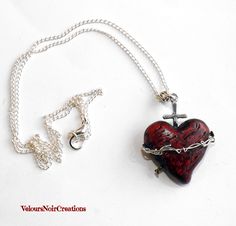 Collana sacro cuore tattoo vintage,sacred heart necklace tattoo , by Velours Noir Crèations, 20,00 € su misshobby.com Heart Necklace Tattoo, Vintage Sacred Heart, Sacred Heart Necklace, Tattoo Vintage, Necklace Tattoo, Vintage Tattoo, Sacred Heart, Metallica