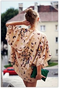 I will buy a kimono jacket the next time I see it no matter what the cost @veronicalewi Chique Outfit, Kimono Outfit, Mode Tips, Looks Street Style, Inspiration Mode, Looks Style, Hippie Style