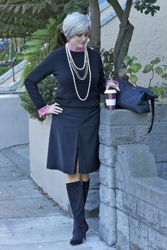 Pearls/Style at a certain age fall inspiration style at a certain age in 20 #goldgym Style At A Certain Age, Over 50 Womens Fashion, Fashion Over 40, Fashion Over 50, Grey Hair, 50 Fashion, Inspiration Style, Lee Min, Outfits Casuales