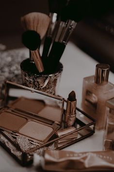 Boujee Aesthetic, Eye Makeup Ideas, Braut Make-up, Family Budget, Gold Aesthetic, Luxe Life, Classy Aesthetic, Luxury Aesthetic