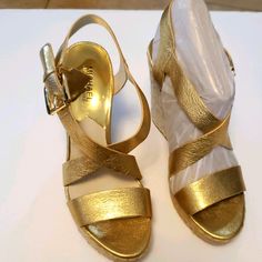 Michael Kors Giovanna Pale Gold Metallic Leather Wedge Heel Sandals Womens Size 10m Rubber Outsole New In Box Gold Platform Wedge Sandals For Formal Occasions, Formal Gold Platform Wedge Sandals, Gold Platform Wedge Sandals, Gold Leather Platform Wedge Sandals, Gold Leather High Heel Wedge Sandals, Gold Closed Toe Platform Wedge Sandals, Spring Gold Leather Wedge Sandals, Gold High Heel Leather Wedge Sandals, Gold Closed Toe Wedge Sandals For Formal Occasions