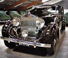 an old fashioned car is parked in a garage