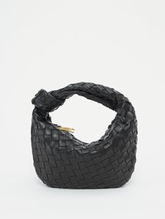 DETAILS
Composition: 100% Polyurethane Braided Bag, Apple Coloring, Grid Style, Long Midi Dress, Back To School Outfits, Logo Images, Color Swatches, Chain Bags, Black Handbags