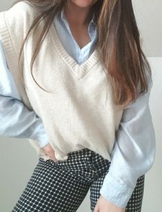 Trendy Work Outfits, Silk Button Up Shirt, Museum Outfit, Trendy Work Outfit, Silk Button Up, White Trousers, Business Casual Outfits, Work Outfits, Button Up Shirt