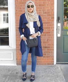 long cardigan jacket hijab style- Hijab fashion guide 2016 http://www.justtrendygirls.com/hijab-fashion-guide-2016/ Hajib Fashion, Hijabi Styles, Hijab Clothes, Hijab Jeans, Navy Trench Coat, Hijabi Fits, Muslimah Outfit, Fashion City, Modern Hijab