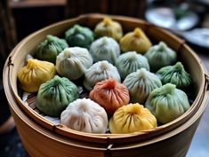 Colorful steamed dumplings in a bamboo basket Beautiful Dumplings, Dumpling Recipes, Steamed Dumplings, Bamboo Basket, Curry Recipes, Asian Food, Dumplings, Buns