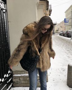 Brunette Fashion Outfits, Winter Boots Aesthetic, Trendy Winter Boots, Aesthetic Success, Short Fur Coat, Aesthetic Blonde, Fur Coat Outfit, Rich Aesthetic, Fendi Jewelry