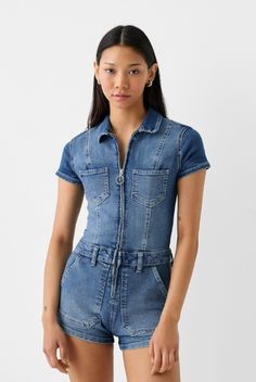 Rock that Retro Vibe in a Denim Romper: Insta-Ready, Effortlessly Cool. Denim Jumpsuit Shorts, Denim Romper Shorts, Denim Jumpsuit Outfit, Denim Short Jumpsuit, Classic Corvette, Denim Romper, Short En Jean, Denim Overalls, Denim Jumpsuit