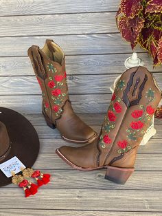 These boots are handmade in 100% genuine leather and with beautiful embroidered design. They are made with high quality for your greater satisfaction and comfort at your feet. Perfects to give that elegance to your outfit. They are comfortable and fashionable to always be beautiful for any occasion. Embroidered Snip Toe Boots For Rodeo, Brown Embroidered Western Boots, Western Style Embroidered Festival Boots, Western Style Embroidered Boots For Festival, Western Embroidered Boots For Festivals, Embroidered Snip Toe Boots For Festival, Fall Floral Embroidery Snip Toe Boots, Fall Floral Embroidered Snip Toe Boots, Embroidered Leather Boots With Snip Toe