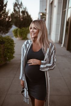 Baby Bump Outfits, Bump Outfits, Pregnant Outfit, Cara Loren, Baby Mode, A Pregnant Woman