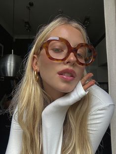 Sunglasses For Your Face Shape, Back To University, Glasses Inspiration, Cool Glasses, Stylish Glasses, Looks Street Style, Looks Vintage, Glasses Fashion