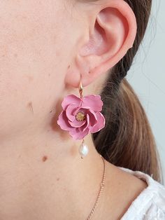 https://purplebeestudio.etsy.com Handmade elegant polymer clay floral earrings in trendy blush pink colour with freshwater pearls.  The delicate flowers are made by hand without using any molds. These featherlight earrings will compliment your outfit for different occasions. Great gift for special woman in your life.  Earrings made with brass ear wire. The earrings are very light and comfortable to wear. SHIPPING: Your order will be dispatched in a securely packed cardboard box. Product care:  - Bridal Party Earrings, Polymer Clay Flower Jewelry, Pearls Wedding, Flower Dangle Earrings, Delicate Flowers, Earrings Flower, Party Earrings, Red Earrings, Pink Colour