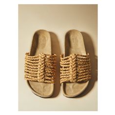 Ecru flat sandals with wide woven straps. Jeans Blazer, Beauty Party, Slider Sandals, Basic Makeup, Crochet Coat, Beauty Basics, Trouser Jeans, Shoes Trainers, Jean Shirts