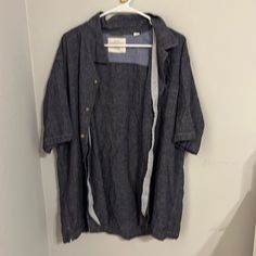 Nwot Never Worn Mens Great Condition Don’t Hesitate To Leave A Comment Or Offer! Dark Wash Relaxed Fit Short Sleeve Shirt, Big And Tall Casual Short Sleeve Shirt, Mens Shirt Color, Mens Shirt, Casual Shirts For Men, Shirt Color, Leave A Comment, To Leave, Casual Button Down Shirts