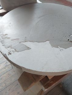 a table that has been made out of concrete