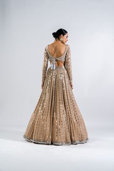 Full Sleeve Wedding Lehenga, White Mirror Lehenga, Full Sleeve Mirror Work Blouse, Full Sleeves Choli Designs, Mirror Lehenga Designs, Mirror Work Lehenga Blouse, Full Sleeves Lehenga, Fusion Lehenga, Mirror Work Lehenga Choli