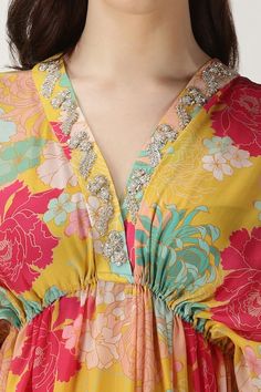 Kaftan Pattern, Cotton Kurti Designs, Dress Neck Designs, Trendy Dress Outfits, Kurti Neck Designs