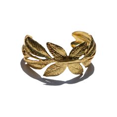 Gold Bangle Cuff, Nature Lover, Leaf Bangle, Handmade Jewelry, Gift for Her Leaf Spotlight: Introducing Gold-Plated Brass Bracelet Unveiling the LEAF BRASS BRACELET, a statement piece from the latest Marne's fashion jewelry collection. This 22K gold-plated brass bracelet is available in a resizable format to give a perfect fit. Reflecting elegance and style, this bracelet is an ideal accessory to elevate your everyday look. Key Features: Inspired by nature's design, this bracelet features a uniq Schmuck Gold, Leaf Bracelet, Forever Jewelry, Fitness Bracelet, Brass Bracelet, Gold Cuffs, Handmade Jewelry Gift, Nature Inspired Jewelry, Jewelry Ring Box