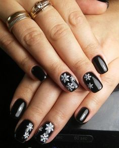 19 Stunning Black Winter Nails 2024-2025 Designs: with Snowflake, Matte, Acrylic, Short, Oval, Almond, Stiletto Ideas Glitter Gel Nail Designs, Acrylic Nail Designs Classy, Sns Nails Colors, Pretty Nail Colors, Halloween Acrylic Nails, January Nails, Pink Gel Nails, Winter Nails Acrylic, Glitter Gel Nails