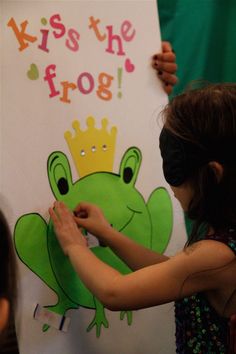 Instead of Kiss the frog, it should be FEED THE FROG, and stick flies and bugs to his mouth. Preschool Food, Craft Thanksgiving, Thanksgiving Activities Preschool