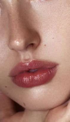 Natural Lip Aesthetic, Heavy Bottom Lip Shape, Small Top Lip Big Bottom Lip, Heavy Lower Lips Aesthetic, Heavy Bottom Lip, Venus Dimples Aesthetic, Heavy Lower Lip, Lips Aethstetic, Naturally Red Lips