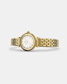 Case diameter: 24 mmCase thickness: 6,8 MMMaterial: 22k gold-plated 316L stainless steelDial: White dial in brassIndex & hands: Polished goldGlass: Flat sapphire coated mineral glassMovement: Seiko VJ21 Second hand: Yes, tickingWater Resistance: 3 ATM Strap: Solid strap in 22k gold-plated 304L stainless steelSize: All our straps are adjustable and fit wrists of all sizesLug width: 10 mmPackaging: Black presentation box with a white, leather interiorUnisex: YesWarranty: 2-year International Warra Timeless Gold-tone Formal Watch, Gold Stainless Steel Watch As A Gift, Gold Stainless Steel Watch For Gift, Formal Yellow Gold Round Watch, Classic Yellow Gold Watch With Gold-tone Hardware, Gold-tone Quartz Watch For Formal Occasions, Timeless Yellow Gold Watches With Gold-tone Hardware, Timeless Gold Watches, Classic Yellow Gold Watch