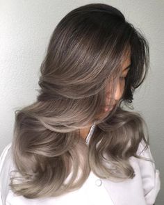 60 Shades of Gray: Silver and White Highlights for Eternal Youth Brown Hair Gold Highlights, Ash Gray Hair, Ash Gray Hair Color, Hair Color For Morena, Guytang Mydentity, Ash Grey Hair, Ash Balayage