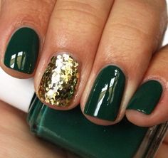 48 Sophisticated Emerald And Gold Wedding Ideas To Get Inspired | HappyWedd.com Essie Nail Polish, Christmas Green, Nails Christmas, Essie Nail, Ideas Nails, Orange Nails, Nails And Makeup, Manicure Y Pedicure, Makati