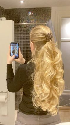 Overnight Curls, Princess Hair, Hairstyle Inspo, Berry Ave, Princess Hairstyles, Cut My Hair, Hair Inspo, Cute Hairstyles, Berry