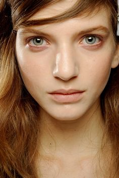 The width of the nose is amazing and would have to use major highlight to recreate. Nose Types, Big Nose Beauty, Wide Nose, Irish Beauty, Nose Shapes, Stage Makeup, Big Noses, Models Makeup, Model Face