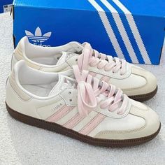 Sambas Pink, Pink Sambas, Samba Rose, Pink And White Adidas, Samba Shoes, Adidas Sambas, Trendy Shoes Sneakers, Dr Shoes, Pretty Shoes Sneakers