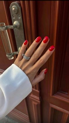 Best Red Nail Polish, Nail Designs Chic, Red Sparkly Nails, Autumn Nail Designs, Nail Polish Colours, Pretty Nail Colors, Autumn Nail, Red Manicure, Casual Nails