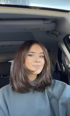 Mom Cut, Short Brown Hair, Shoulder Length Hair Cuts, Round Faces