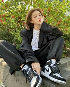 Lesbian Fashion, Action Pose Reference, Trendy Hoodies, Female Pose Reference, Seoul Fashion Week, Best Photo Poses, Action Poses, Pose Reference Photo, Female Poses