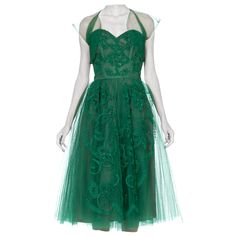 Very full circle skirt, would take a petticoat. 1950S Emerald Green Nylon Tulle Strapless Party Dress Appliquéd & Beaded With Matching Bolero Vintage Casual Dresses, 1950s Couture, 1950s Clothes, Black Lace Party Dress, Couture Clothes, Green Chiffon Dress, Green Knit Dress, Strapless Party Dress, Lace Halter Dress