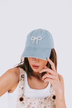 Complete your look with this stylish baseball cap featuring a unique twist of a bow on the front! Perfect for adding a touch of elegance to any casual outfit. Blue Baseball Cap, Girl Baseball Cap, Cap Girl, Baseball Girls, Just A Girl, Casual Outfit, 2 Colours, A Girl, Baseball Cap