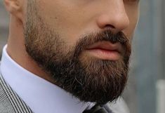 Man Hair And Beard Style, V Shaped Beard, Mens Throat Tattoo Designs, Small Beard Men Style, Professional Beard Styles, Beard Length, Short Boxed Beard